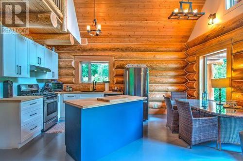 5860 Trans Canada Hwy 1, Malakwa, BC - Indoor Photo Showing Kitchen