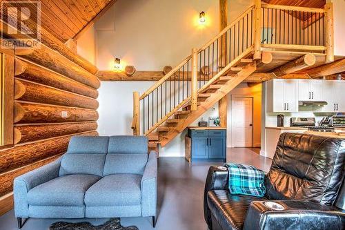 5860 Trans Canada Hwy 1, Malakwa, BC - Indoor Photo Showing Living Room