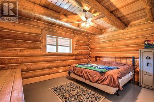 5860 Trans Canada Hwy 1, Malakwa, BC - Indoor Photo Showing Bedroom