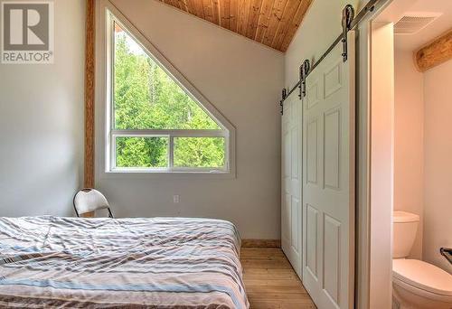 5860 Trans Canada Hwy 1, Malakwa, BC - Indoor Photo Showing Bedroom