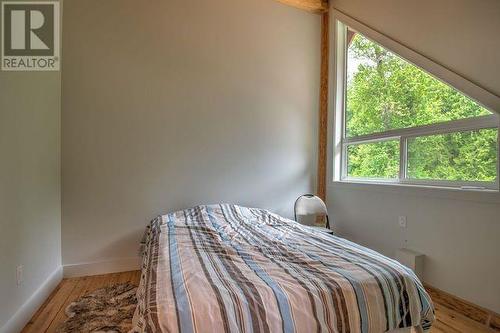 5860 Trans Canada Hwy 1, Malakwa, BC - Indoor Photo Showing Bedroom