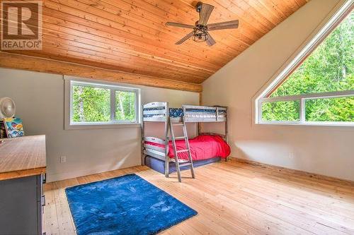 5860 Trans Canada Hwy 1, Malakwa, BC - Indoor Photo Showing Bedroom