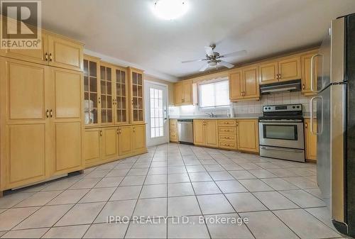 Upper - 515 Louis Drive, Mississauga, ON - Indoor Photo Showing Kitchen