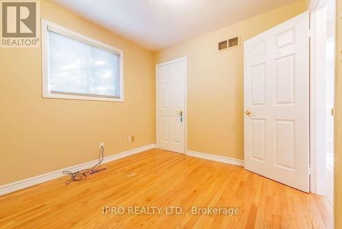 Upper - 515 Louis Drive, Mississauga, ON - Indoor Photo Showing Other Room