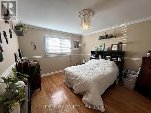 Upper - 515 Louis Drive, Mississauga, ON - Indoor Photo Showing Bedroom