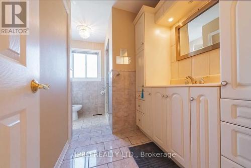 Upper - 515 Louis Drive, Mississauga, ON - Indoor Photo Showing Bathroom