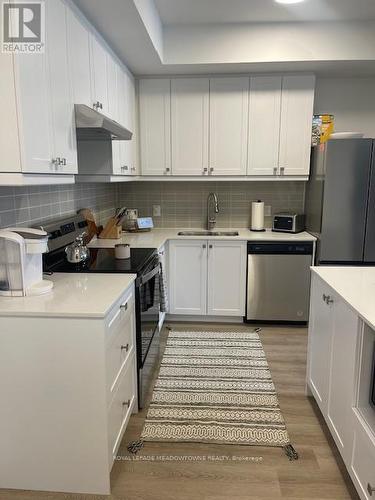 204 - 19B West Street N, Kawartha Lakes, ON - Indoor Photo Showing Kitchen