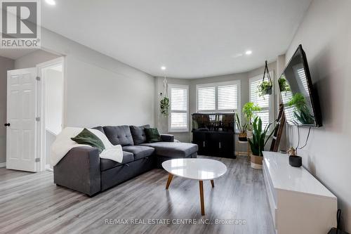 1 Trillium Way, Brantford, ON - Indoor Photo Showing Living Room