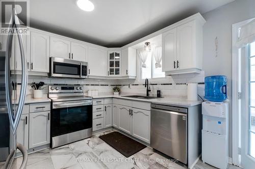 1 Trillium Way, Brantford, ON - Indoor Photo Showing Kitchen With Double Sink