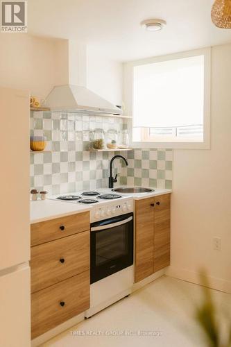 24 William Street, Tillsonburg, ON - Indoor Photo Showing Kitchen