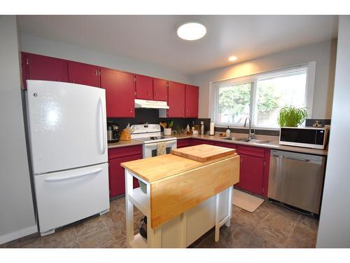 9 Anderson Crescent, Cranbrook, BC - Indoor Photo Showing Bedroom