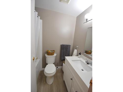 9 Anderson Crescent, Cranbrook, BC - Indoor Photo Showing Bathroom