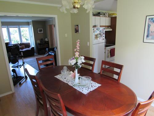 3404 Windsor Place, Castlegar, BC - Indoor Photo Showing Dining Room