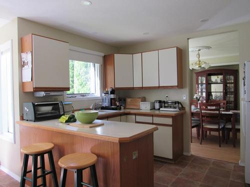 3404 Windsor Place, Castlegar, BC - Indoor Photo Showing Kitchen