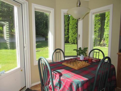 3404 Windsor Place, Castlegar, BC - Indoor Photo Showing Dining Room