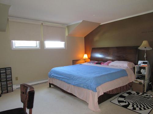 3404 Windsor Place, Castlegar, BC - Indoor Photo Showing Bedroom