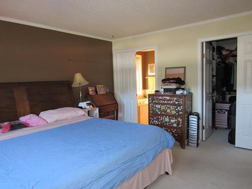 3404 Windsor Place, Castlegar, BC - Indoor Photo Showing Bedroom