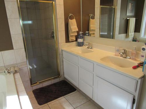 3404 Windsor Place, Castlegar, BC - Indoor Photo Showing Bathroom