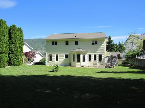 3404 Windsor Place, Castlegar, BC - Outdoor