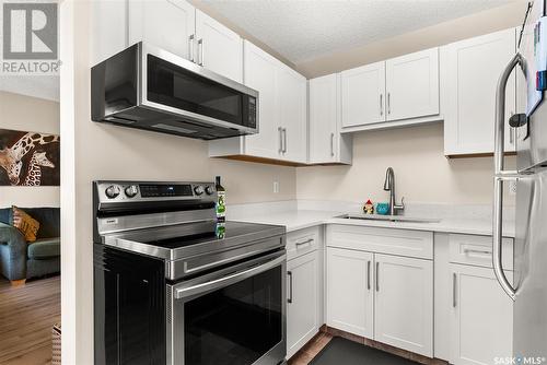 3870 7Th Avenue E, Regina, SK - Indoor Photo Showing Kitchen