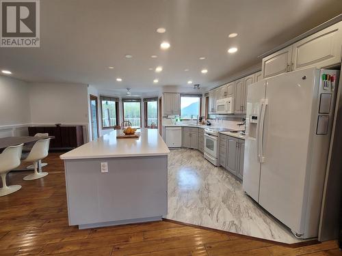 1 774 Kalum Lake Road, Terrace, BC - Indoor Photo Showing Kitchen