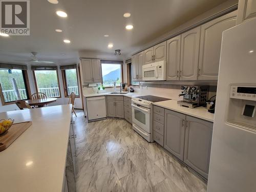 1 774 Kalum Lake Road, Terrace, BC - Indoor Photo Showing Kitchen