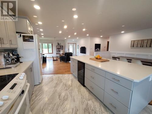 1 774 Kalum Lake Road, Terrace, BC - Indoor Photo Showing Kitchen