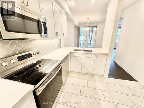 16 Ritchie Lane, Hamilton, ON - Indoor Photo Showing Kitchen With Double Sink