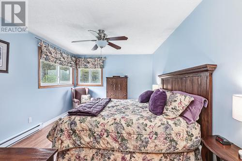 239 Oxbow Park Road, Wasaga Beach, ON - Indoor Photo Showing Bedroom