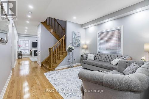 307 Teetzel Drive, Milton, ON - Indoor Photo Showing Living Room