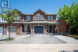 6095 ROWERS CRESCENT  Mississauga, ON L5V 3A2