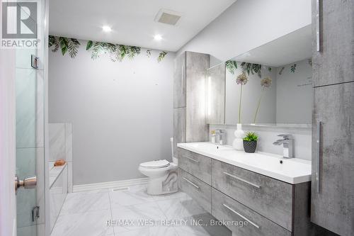 6095 Rowers Crescent, Mississauga, ON - Indoor Photo Showing Bathroom