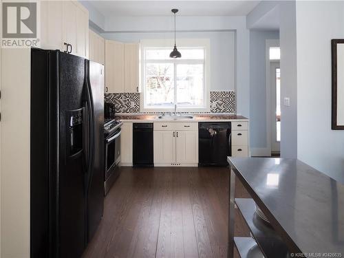 861 5Th Avenue, Fernie, BC - Indoor Photo Showing Kitchen