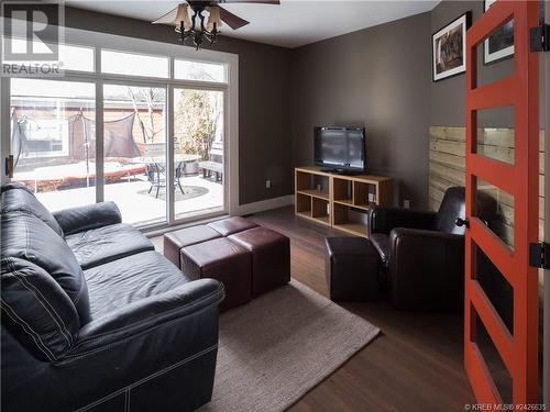 861 5Th Avenue, Fernie, BC - Indoor Photo Showing Living Room