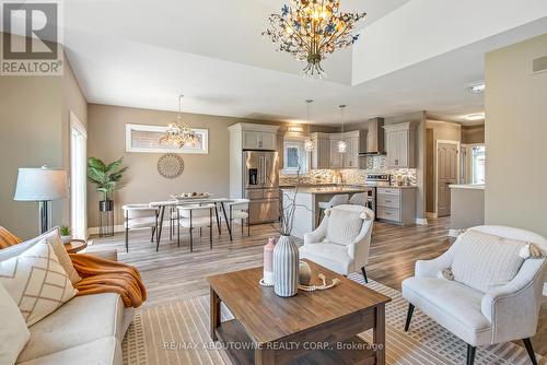 15 Berwick Trail, Welland, ON - Indoor Photo Showing Living Room