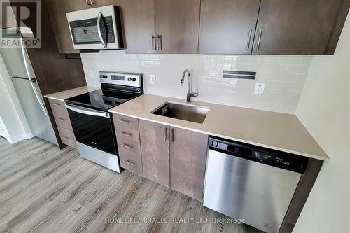 601 - 121 Highway 8 E, Hamilton, ON - Indoor Photo Showing Kitchen With Upgraded Kitchen