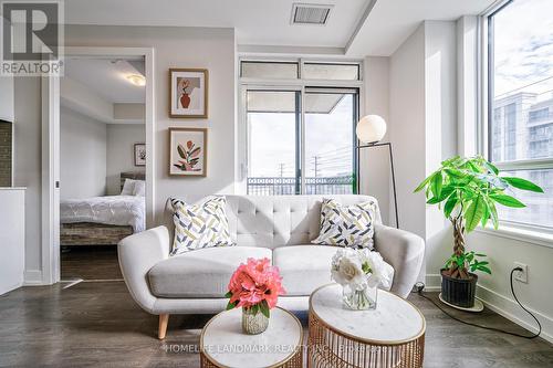 311W - 268 Buchanan Drive, Markham (Unionville), ON - Indoor Photo Showing Living Room