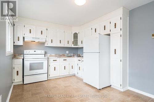 1456 Mosley Street, Wasaga Beach, ON - Indoor Photo Showing Kitchen