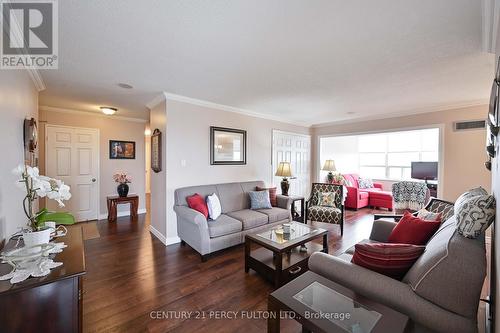 Ph 07 - 30 Malta Avenue, Brampton, ON - Indoor Photo Showing Living Room