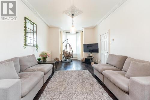 35 Elizabeth Street N, Brampton (Downtown Brampton), ON - Indoor Photo Showing Living Room