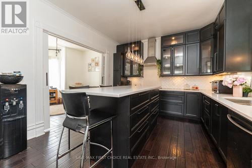 35 Elizabeth Street N, Brampton (Downtown Brampton), ON - Indoor Photo Showing Kitchen With Upgraded Kitchen