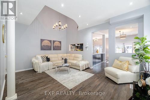 95 Heartview Road, Brampton, ON - Indoor Photo Showing Living Room