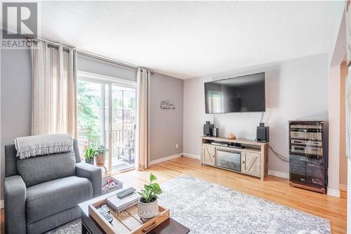 1523 Westminster Place, Burlington, ON - Indoor Photo Showing Living Room