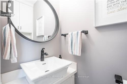 1523 Westminster Place, Burlington, ON - Indoor Photo Showing Bathroom