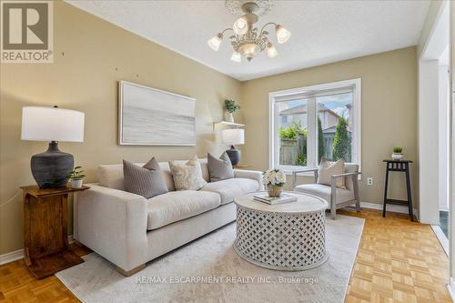5262 Ruperts Gate, Mississauga, ON - Indoor Photo Showing Living Room