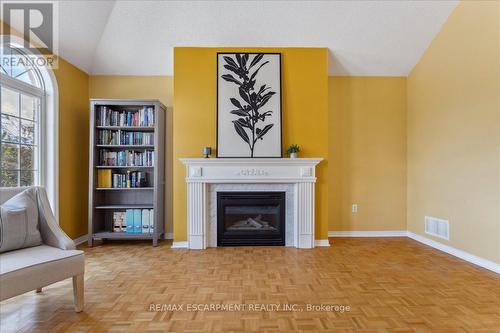 5262 Ruperts Gate, Mississauga, ON - Indoor Photo Showing Living Room With Fireplace