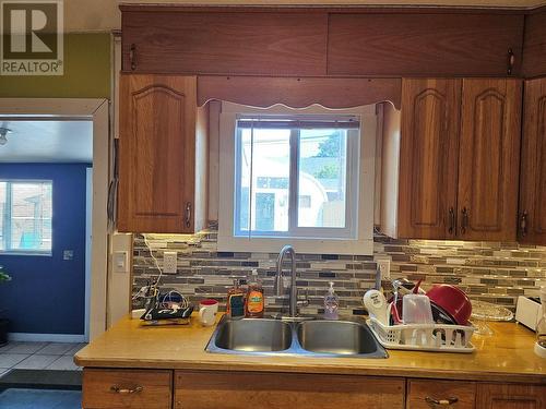 504 7Th Avenue, Keremeos, BC - Indoor Photo Showing Kitchen With Double Sink