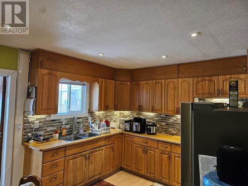 504 7Th Avenue, Keremeos, BC - Indoor Photo Showing Kitchen With Double Sink