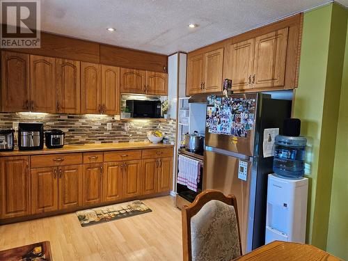 504 7Th Avenue, Keremeos, BC - Indoor Photo Showing Kitchen