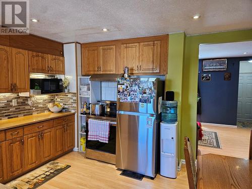 504 7Th Avenue, Keremeos, BC - Indoor Photo Showing Kitchen